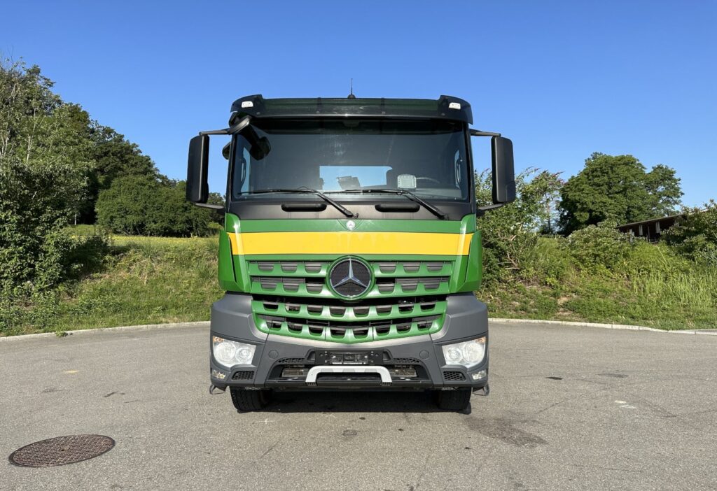 (D) 2017 MB-Arocs 1846 4x4 HAD Ringfeder Splitt defekt