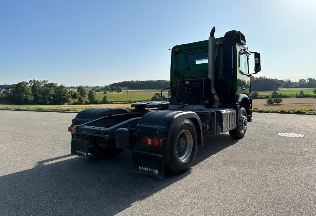 (D) 2017 MB-Arocs 1846 4x4 HAD Ringfeder Splitt defekt