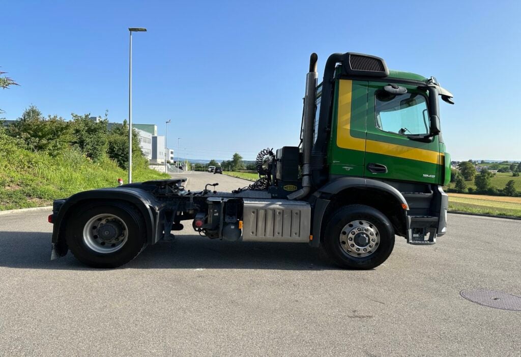 (D) 2017 MB-Arocs 1846 4x4 HAD Ringfeder Splitt defekt