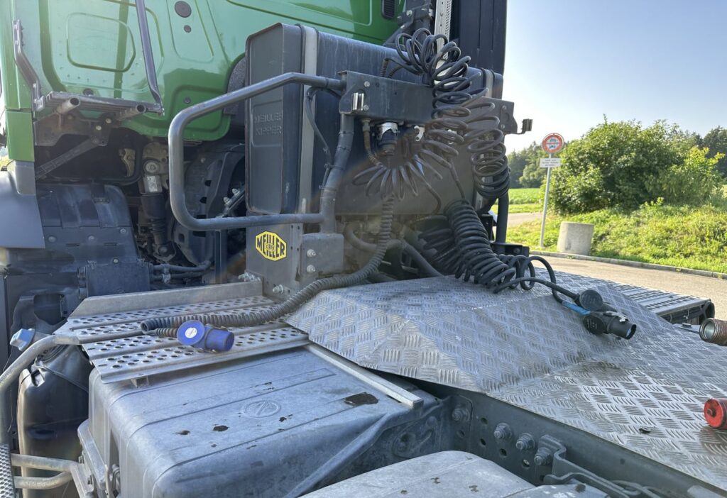 (D) 2017 MB-Arocs 1846 4x4 HAD Ringfeder Splitt defekt