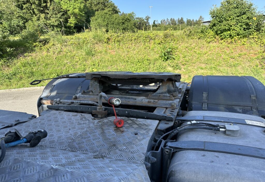 (D) 2017 MB-Arocs 1846 4x4 HAD Ringfeder Splitt defekt