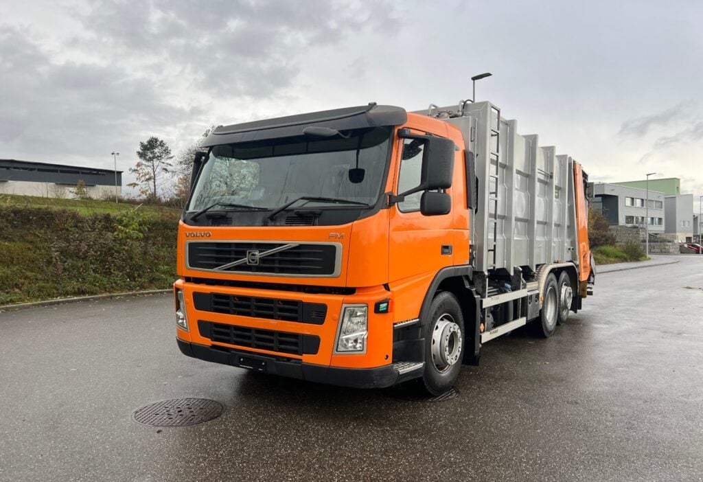 *RHD*2010 Volvo FM-370 6x2R Kehrichtwagen
