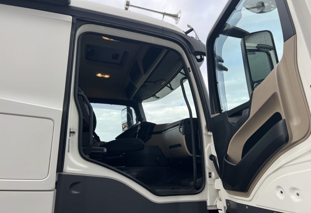 (D) MB-Actros 1840 4x2 SZM