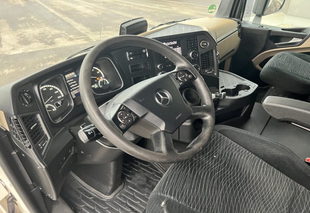 (D) 2017 MB-Actros 1843 LS 4x2 SZM