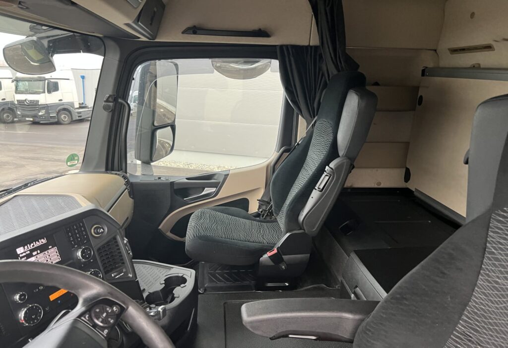 (D) 2017 MB-Actros 1843 LS 4x2 SZM