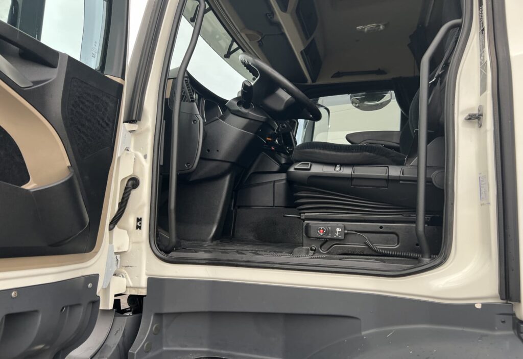 (D) 2017 MB-Actros 1843 LS 4x2 SZM