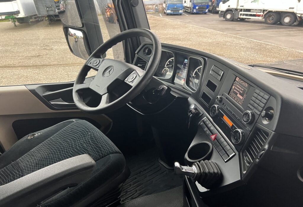 (D) 2017 MB-Actros 1843 LS 4x2 SZM