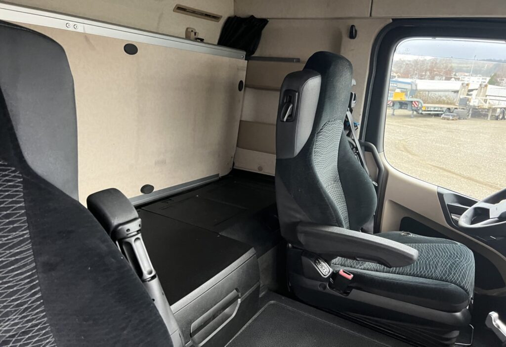 (D) 2017 MB-Actros 1843 LS 4x2 SZM