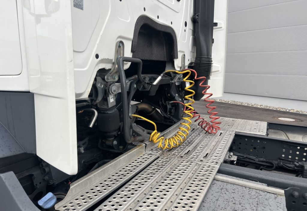 (D) 2017 MB-Actros 1843 LS 4x2 SZM