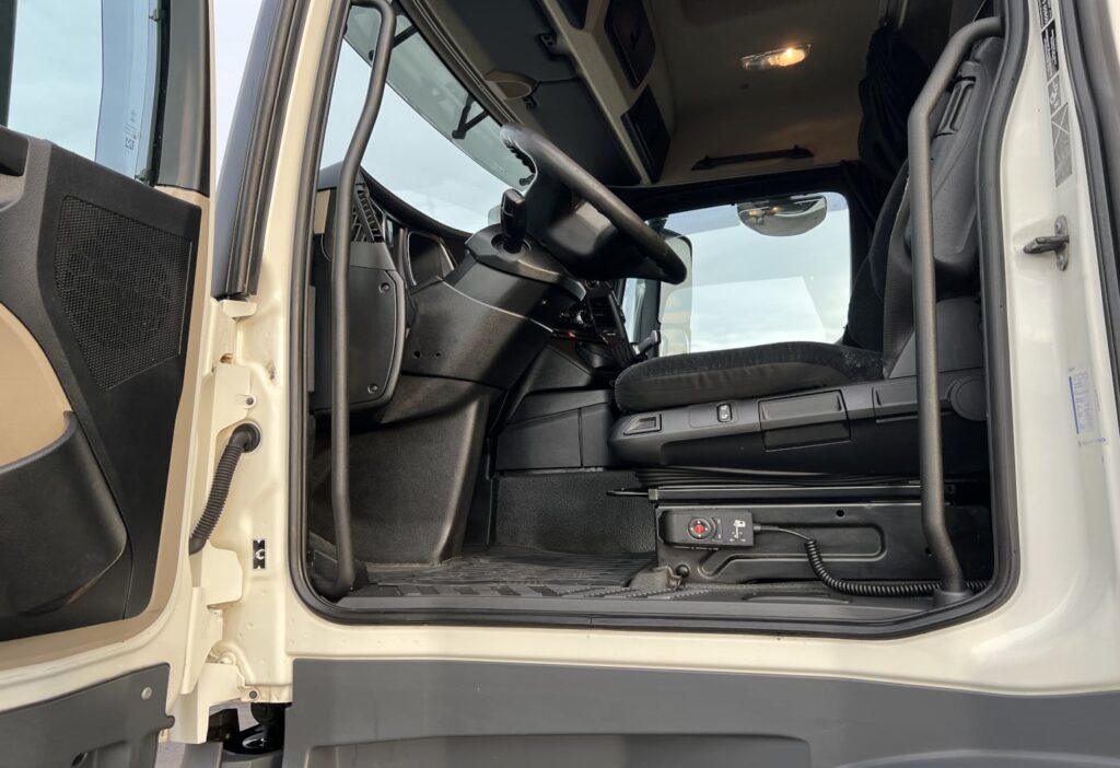 (D) 2016 MB-Actros 1840 LS 4x2 SZM