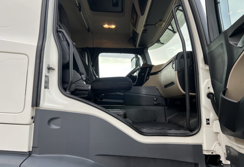 (D) 2016 MB-Actros 1840 LS 4x2 SZM