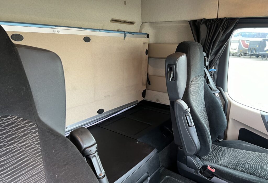 (D) 2016 MB-Actros 1840 LS 4x2 SZM