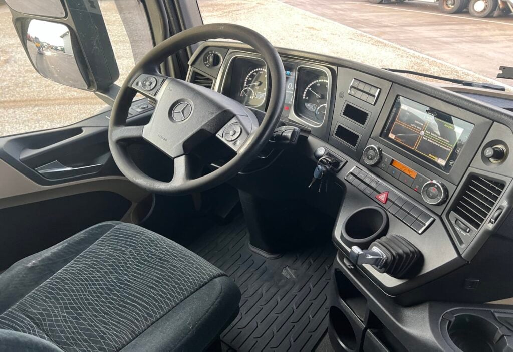 (D) 2018 MB-Actros 1842 LS 4x2 SZM