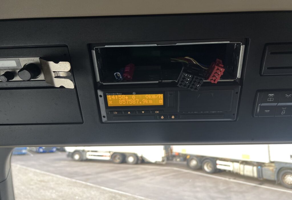 (D) 2018 MB-Actros 1842 LS 4x2 SZM