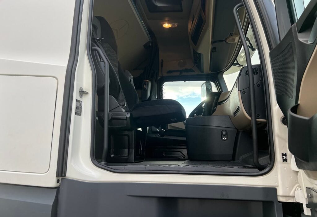 (D) 2018 MB-Actros 1842 LS 4x2 SZM