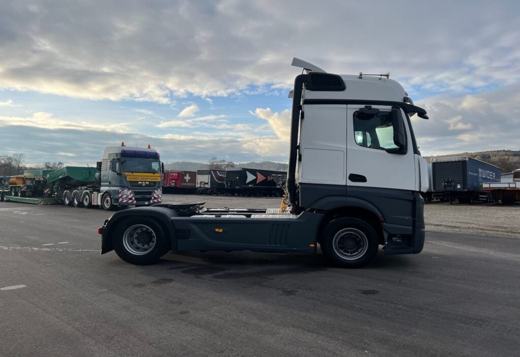 (D) 2018 MB-Actros 1842 LS 4x2 SZM