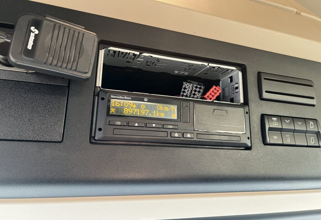 (D) 2018 MB-Actros 1842 LS 4x2 SZM