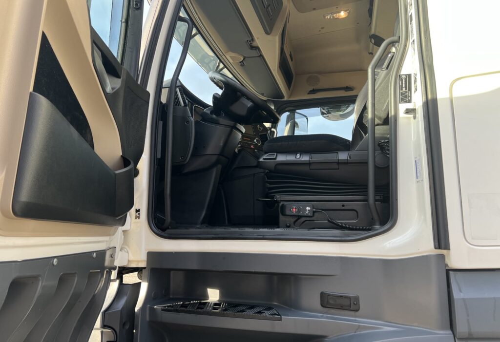 (D) 2018 MB-Actros 1842 LS 4x2 SZM