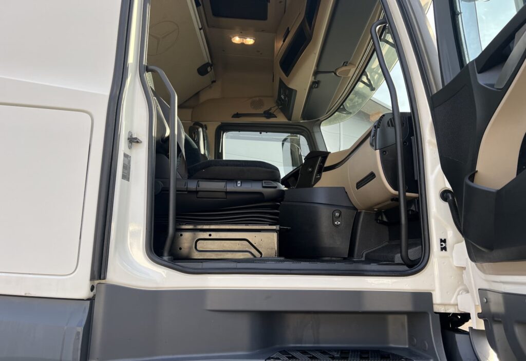 (D) 2018 MB-Actros 1842 LS 4x2 SZM
