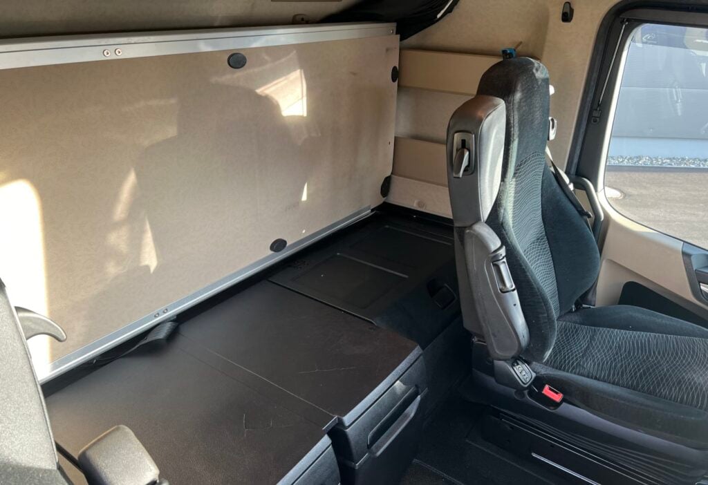 (D) 2018 MB-Actros 1842 LS 4x2 SZM