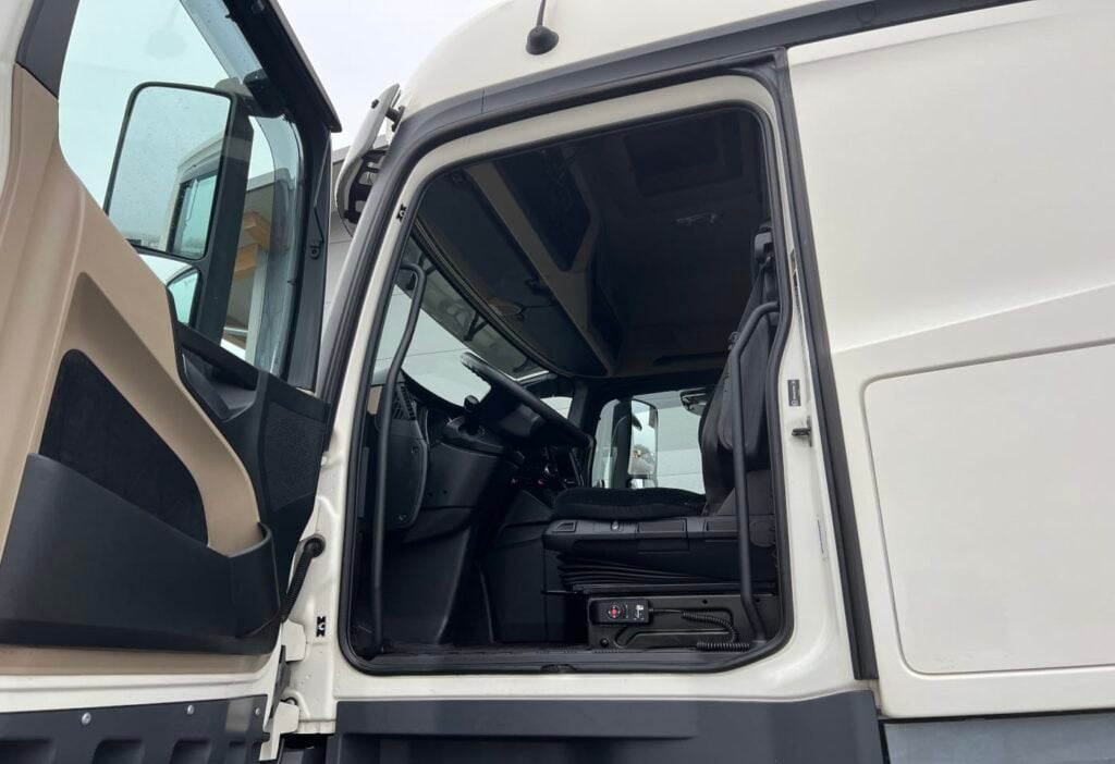 (D) 2018 MB-Actros 1842 LS 4x2 SZM