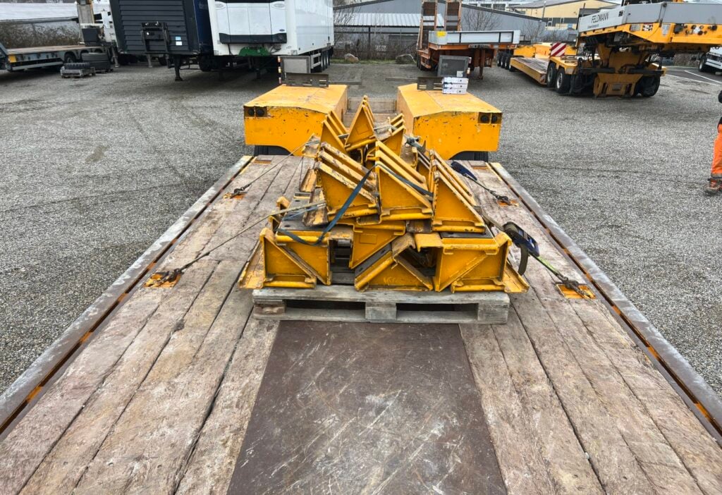(D) 2010 Goldhofer STZ-VP 3-43/80A Tieflader