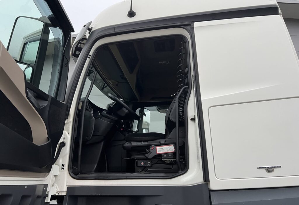 (D) 2016 MB-Actros 2545 LS 6x2 Haken