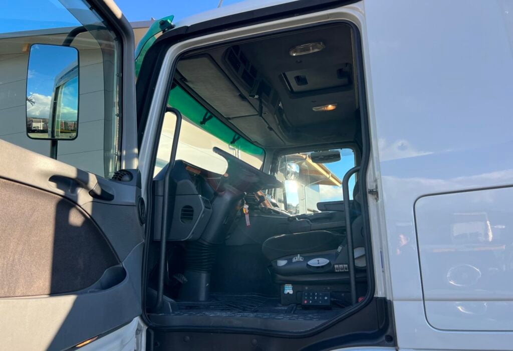 (D) 2004 MB Actros 2541 6x2*4 Brücke / Kran