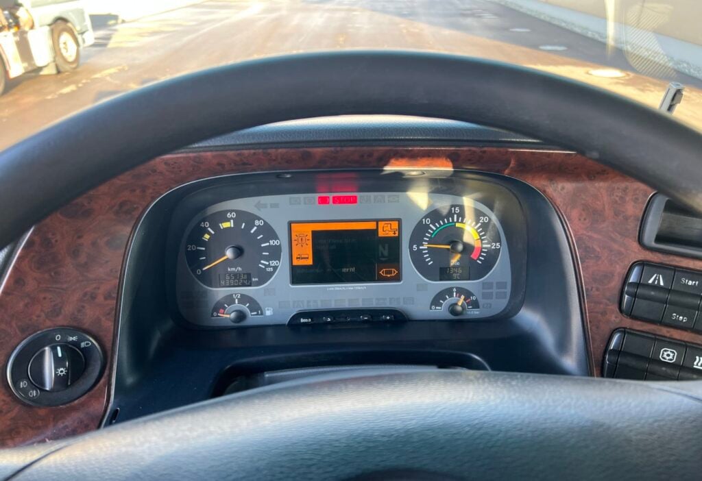 (D) 2004 MB Actros 2541 6x2*4 Brücke / Kran
