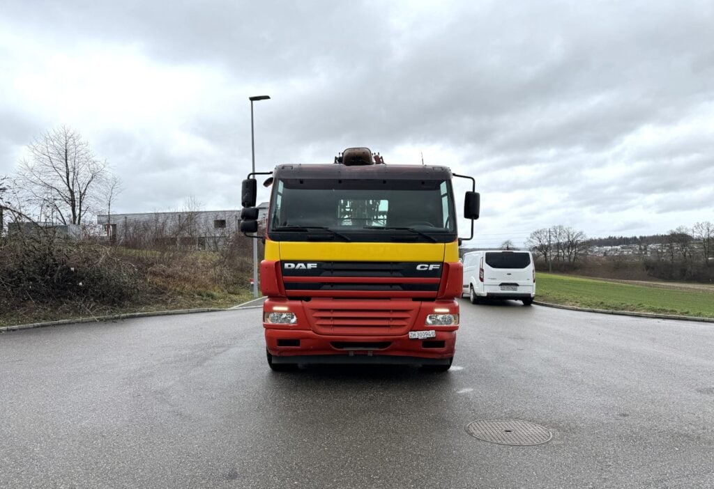 2002 DAF CF85.480 6x4 Holzkran
