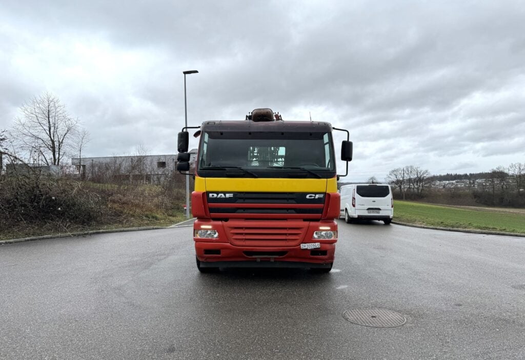 2002 DAF CF85.480 6x4 Holzkran