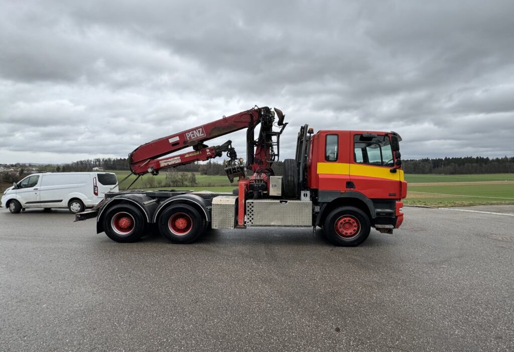 2002 DAF CF85.480 6x4 Holzkran