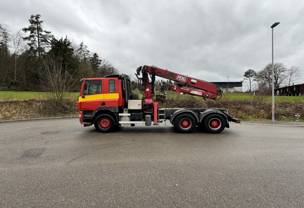 2002 DAF CF85.480 6x4 Holzkran