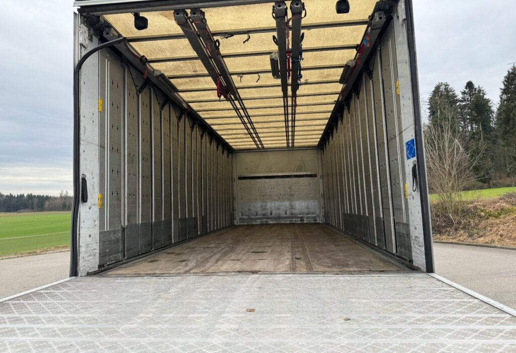 (D) 2011 Renault Premium 430 6x2/4 Blache HB