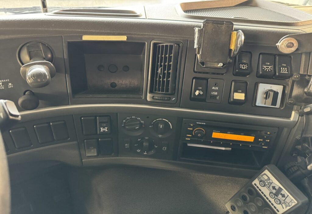 2011 Volvo FMX-460 8x4R Betonmischer