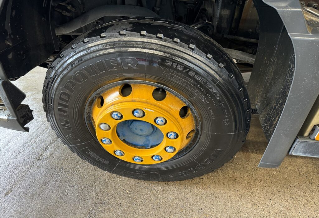 2011 Volvo FMX-460 8x4R Betonmischer