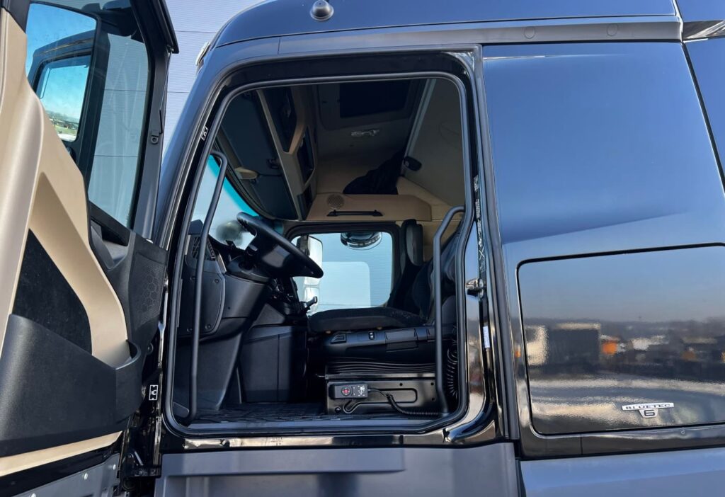 (D) 2017 MB-Actros 1845 4x2 SZM