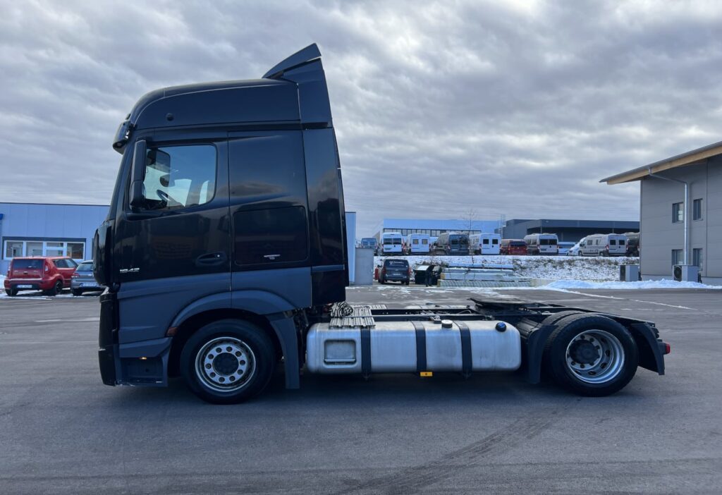 (D) 2017 MB-Actros 1842 4x2 SZM