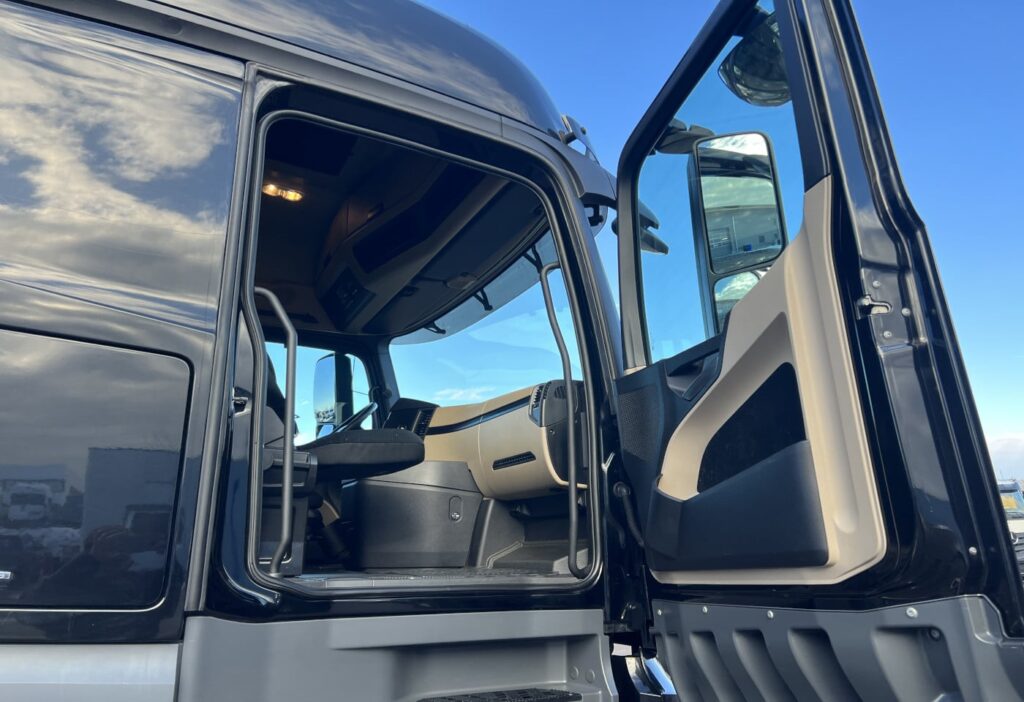 (D) 2017 MB-Actros 1842 4x2 SZM