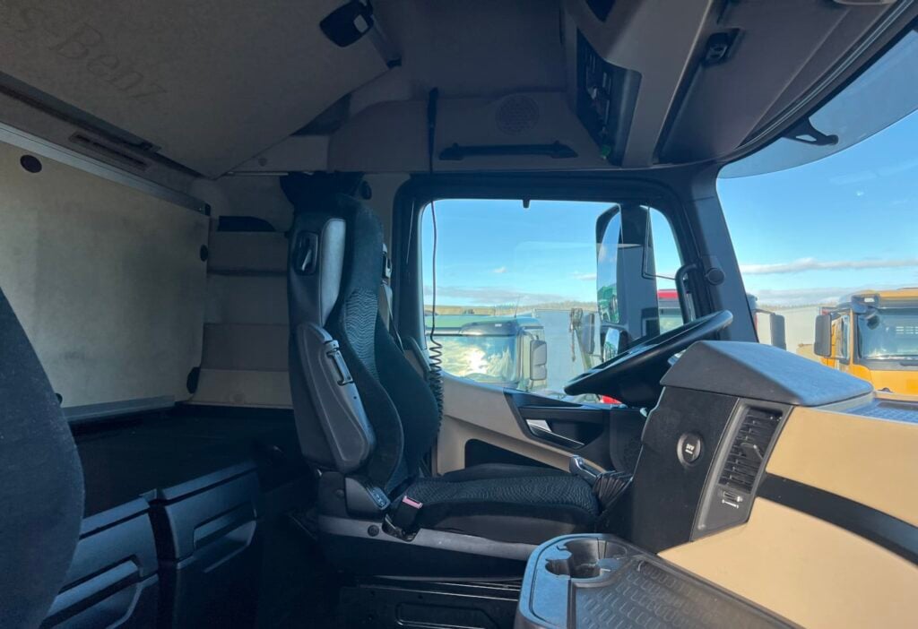 (D) 2017 MB-Actros 1842 4x2 SZM