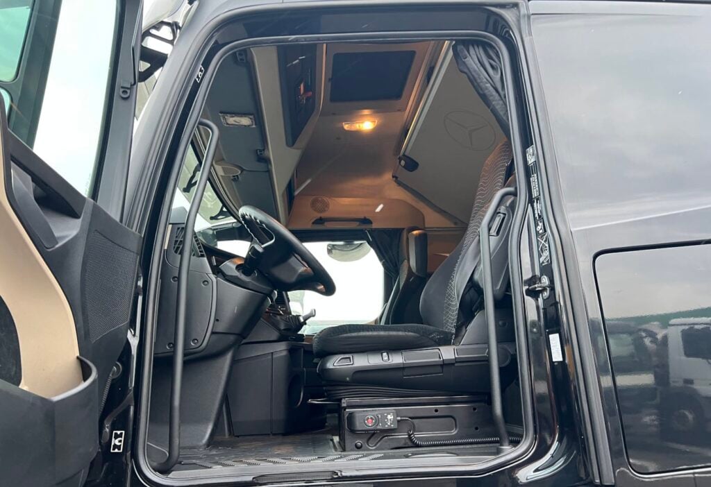 (D) 2017 MB-Actros 1842 4x2 SZM