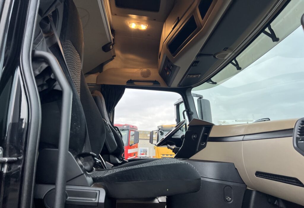 (D) 2017 MB-Actros 1842 4x2 SZM