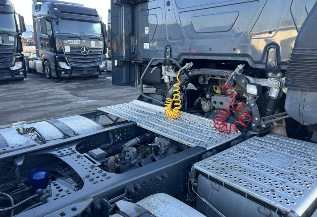 (D) 2016 MB-Actros 1843 4x2 SZM
