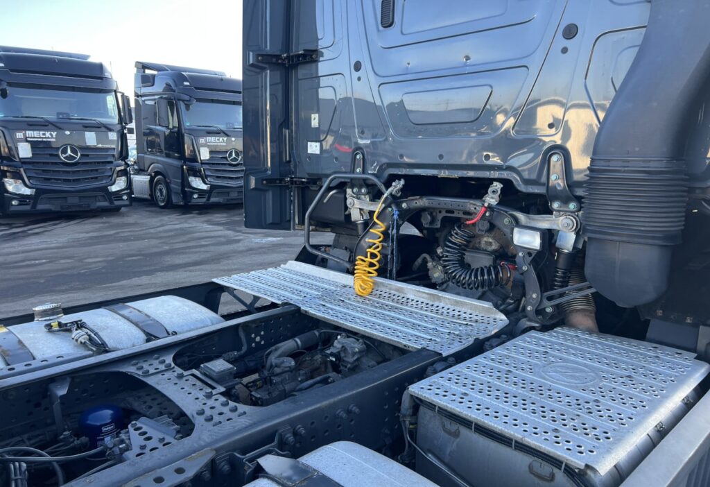 (D) 2016 MB-Actros 1843 4x2 SZM