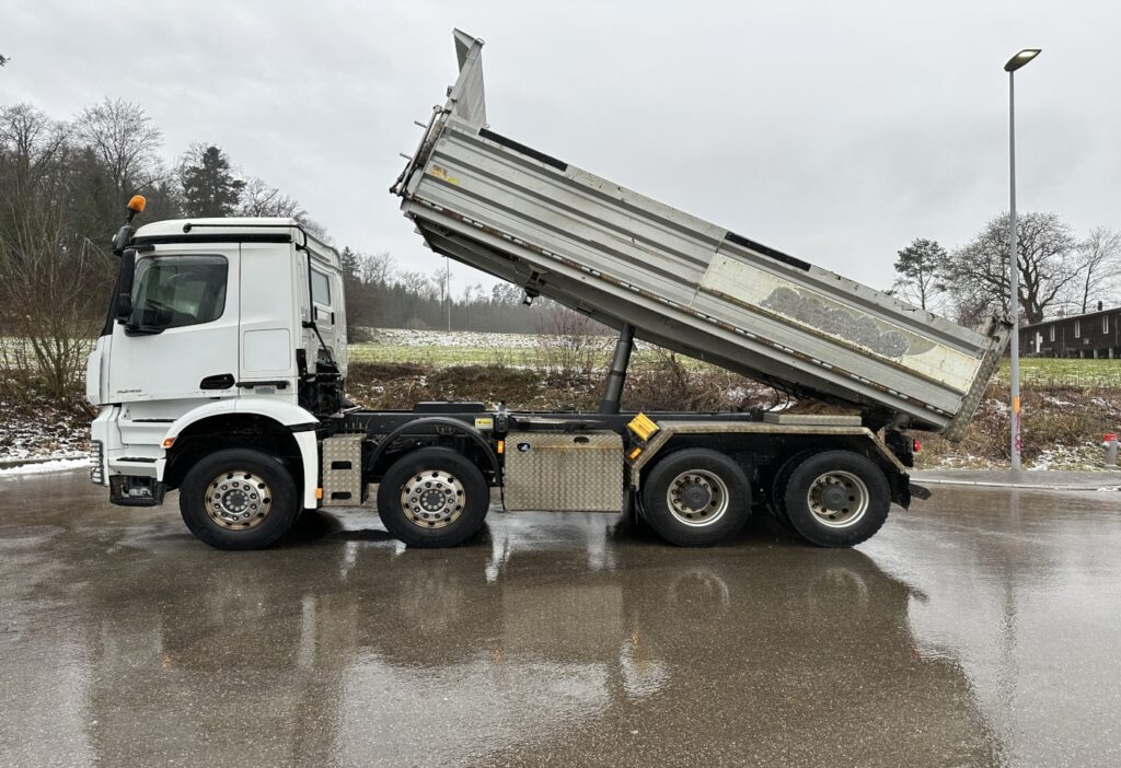 2015 MB-Arocs 3245 8x4 2-SK