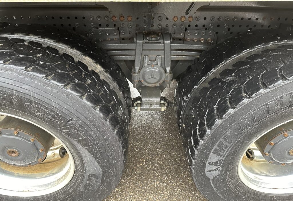 2015 MB-Arocs 3245 8x4 2-SK