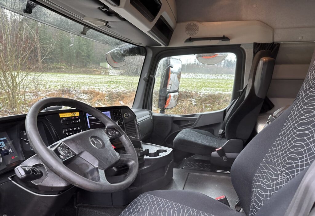 (D) 2015 MB-Arocs 3245 8x2 Haken