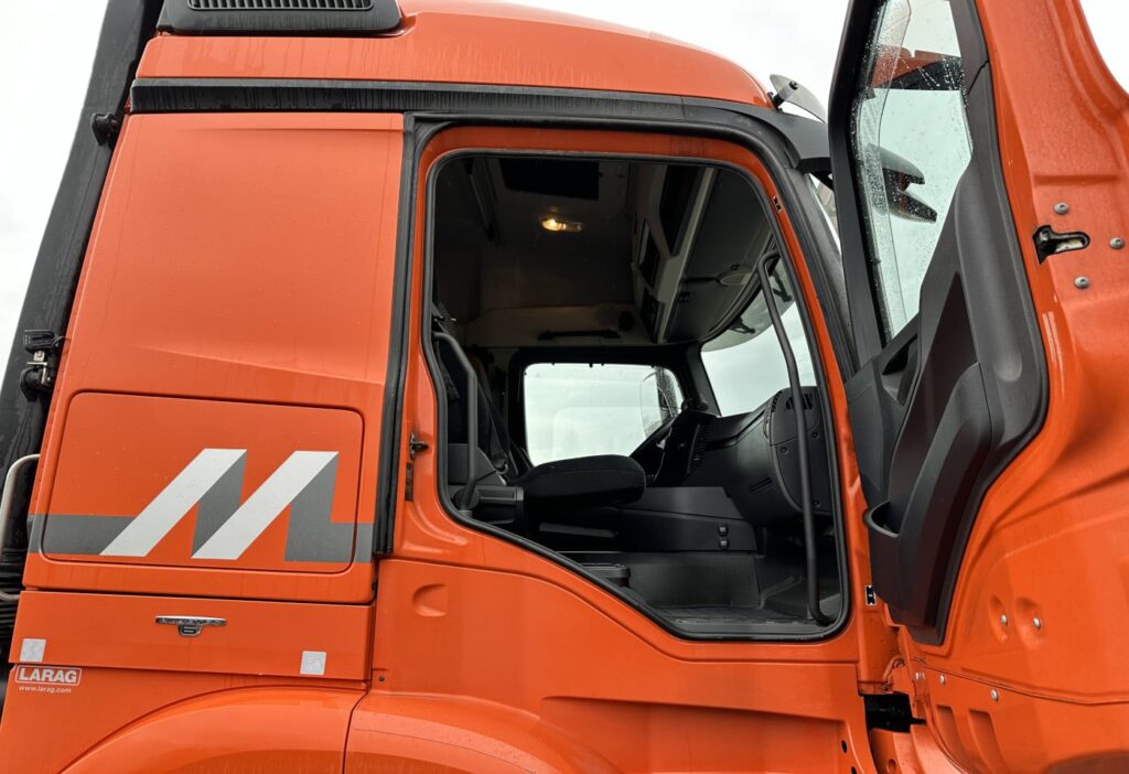 (D) 2015 MB-Arocs 3245 8x2 Haken