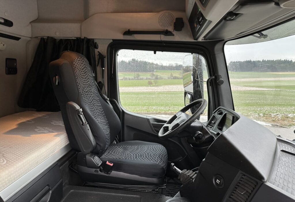 (D) 2015 MB-Arocs 3245 8x2 Haken