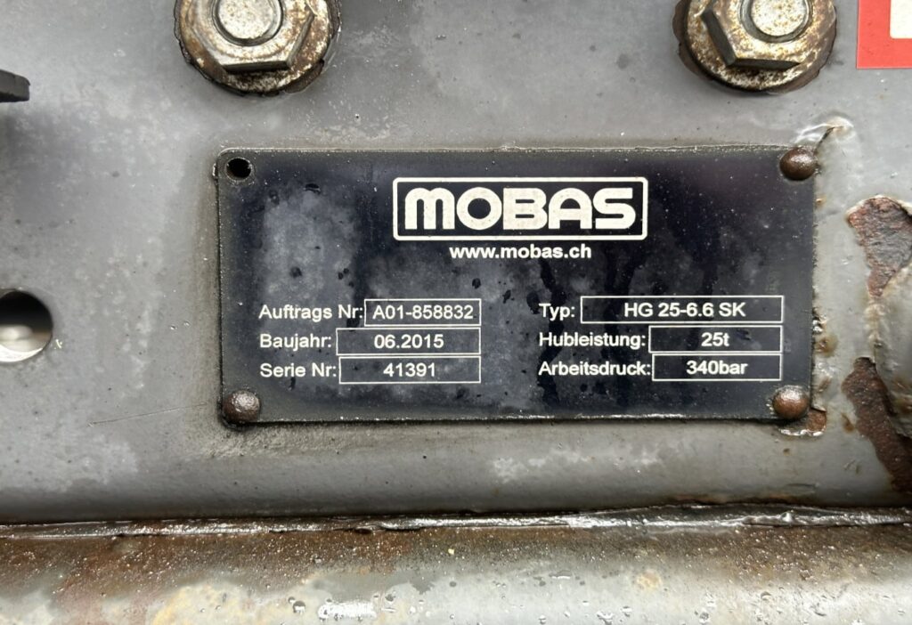 (D) 2015 MB-Arocs 3245 8x2 Haken